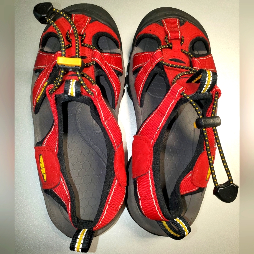 KEEN Red Sandals Ladies Sz 5